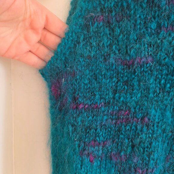 Vintage hand-knit sleeveless sweater vest - Picture 6 of 13